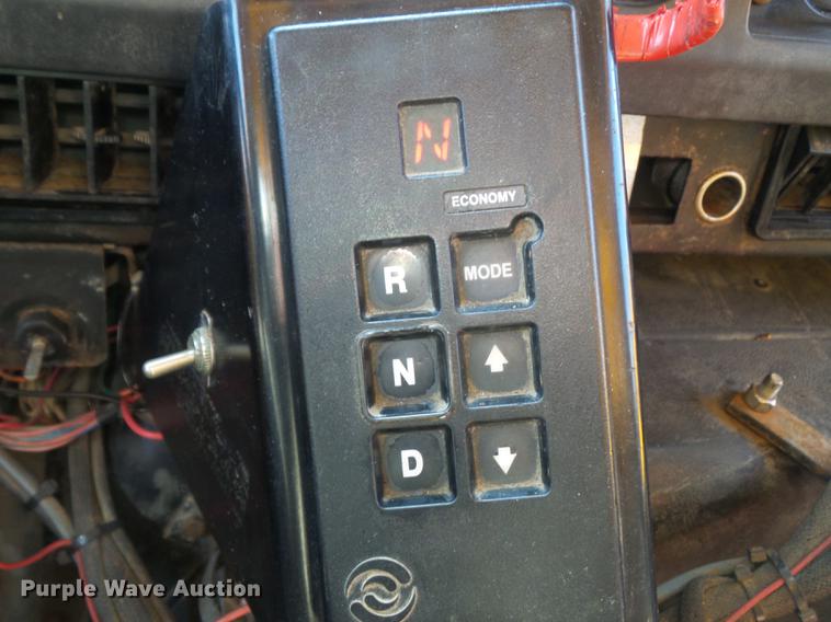 image for item DC7346 2000 International 4900 dump truck