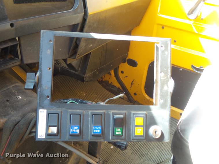 image for item DC7346 2000 International 4900 dump truck