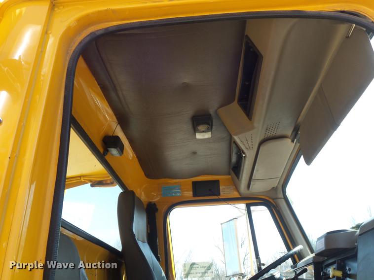 image for item DC7346 2000 International 4900 dump truck