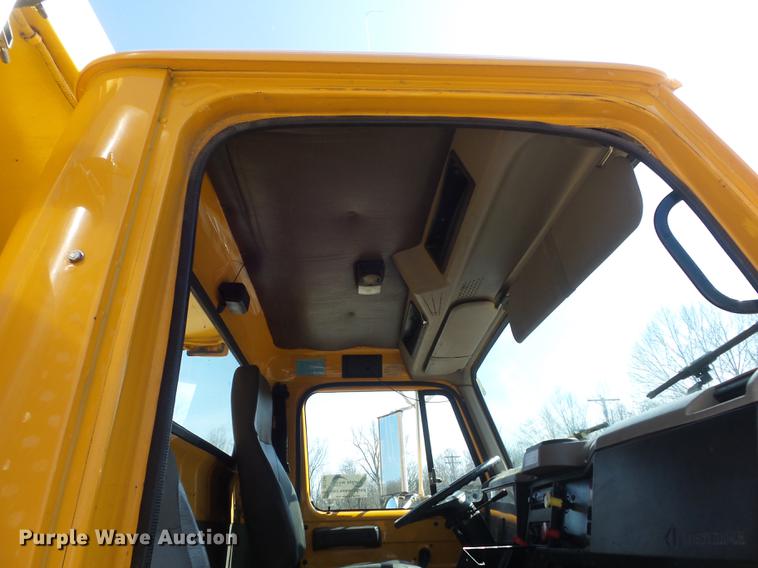 image for item DC7346 2000 International 4900 dump truck