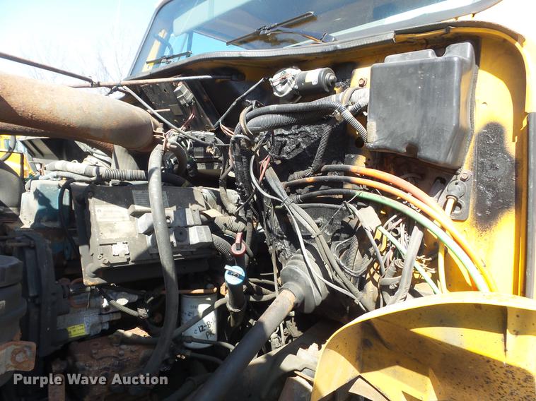 image for item DC7346 2000 International 4900 dump truck