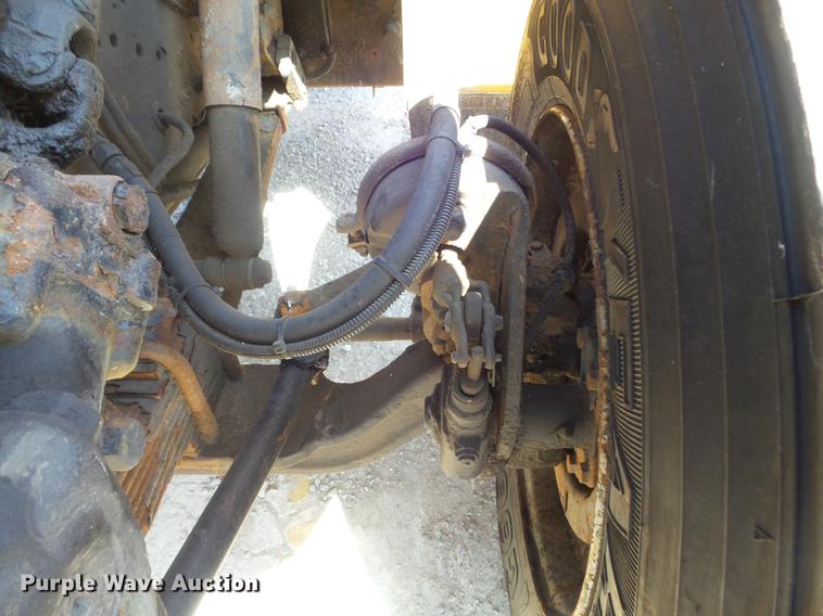 image for item DC7346 2000 International 4900 dump truck