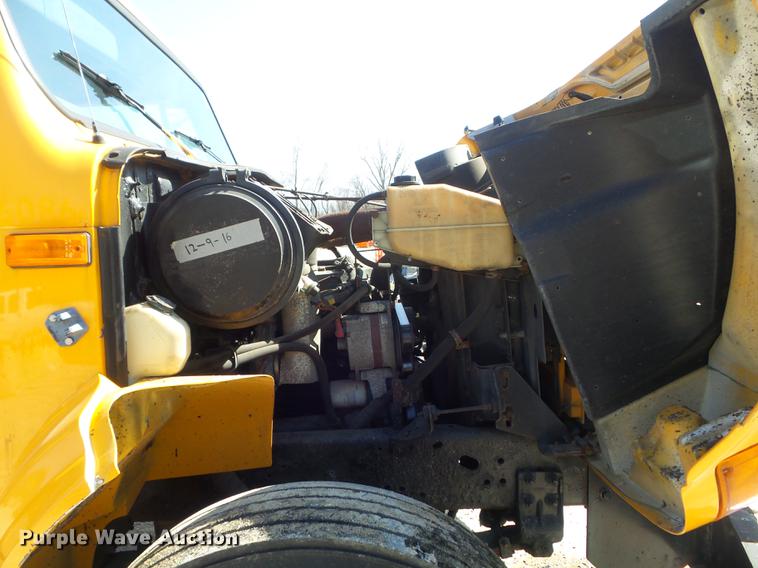 image for item DC7346 2000 International 4900 dump truck