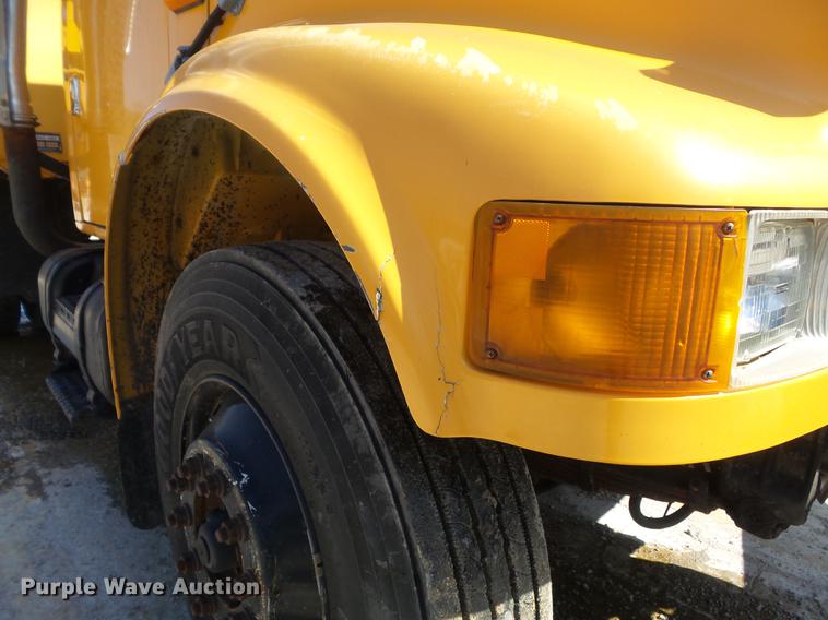 image for item DC7346 2000 International 4900 dump truck