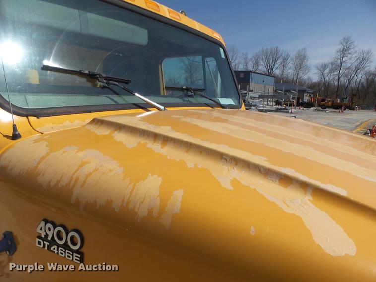 image for item DC7346 2000 International 4900 dump truck