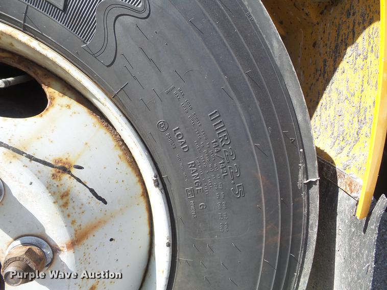 image for item DC7346 2000 International 4900 dump truck