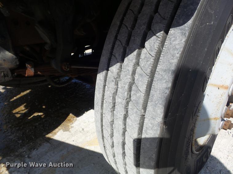 image for item DC7346 2000 International 4900 dump truck