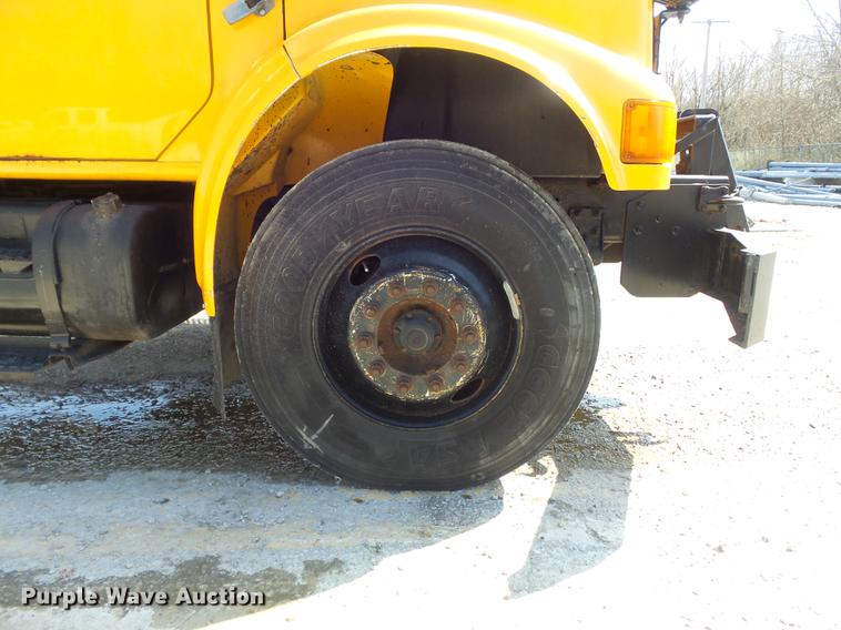 image for item DC7346 2000 International 4900 dump truck