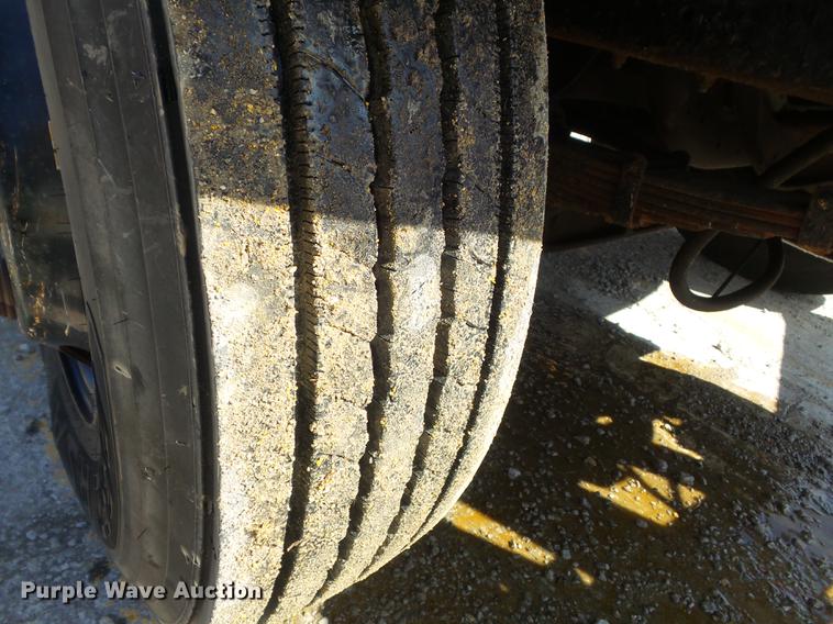 image for item DC7346 2000 International 4900 dump truck