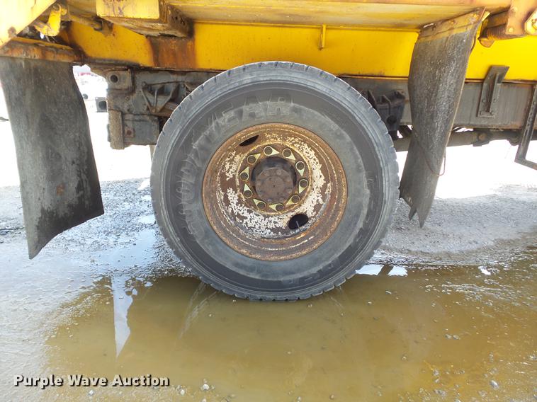 image for item DC7346 2000 International 4900 dump truck