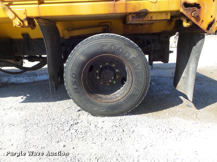 image for item DC7346 2000 International 4900 dump truck