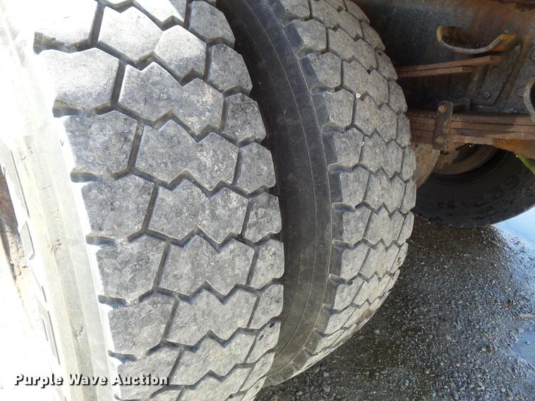 image for item DC7346 2000 International 4900 dump truck