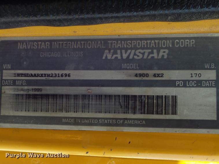 image for item DC7346 2000 International 4900 dump truck