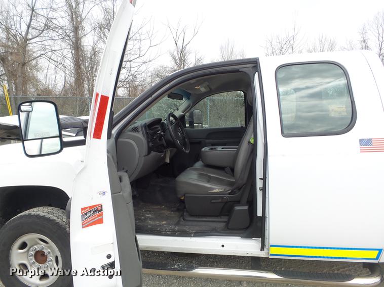 image for item DC7347 2010 Chevrolet Silverado 2500HD Ext. Cab pickup truck