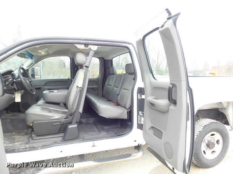 image for item DC7347 2010 Chevrolet Silverado 2500HD Ext. Cab pickup truck