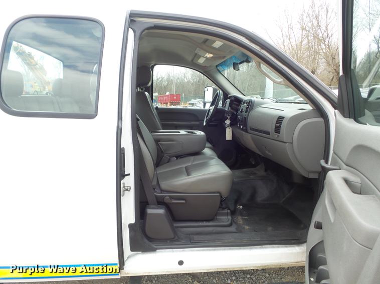 image for item DC7347 2010 Chevrolet Silverado 2500HD Ext. Cab pickup truck