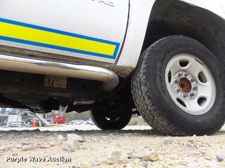 image for item DC7347 2010 Chevrolet Silverado 2500HD Ext. Cab pickup truck