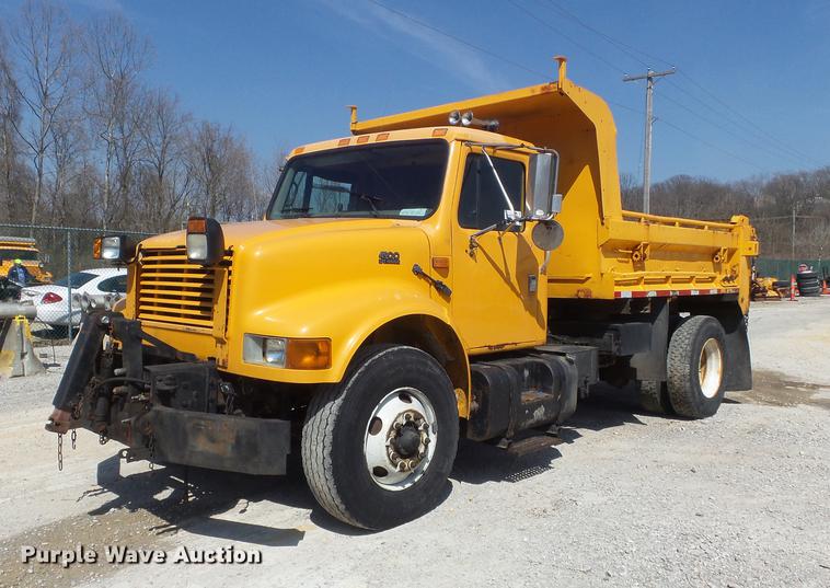 image for item DC7349 2002 International 4900 dump truck