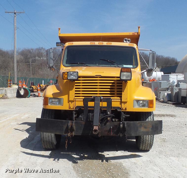 image for item DC7349 2002 International 4900 dump truck