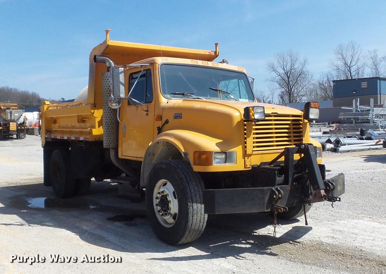 image for item DC7349 2002 International 4900 dump truck