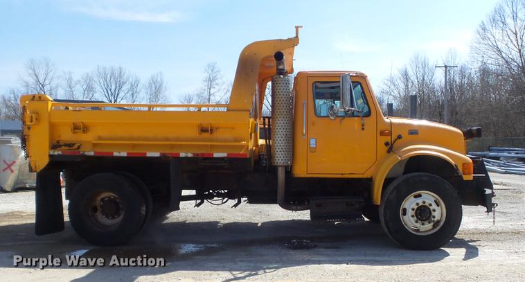 image for item DC7349 2002 International 4900 dump truck