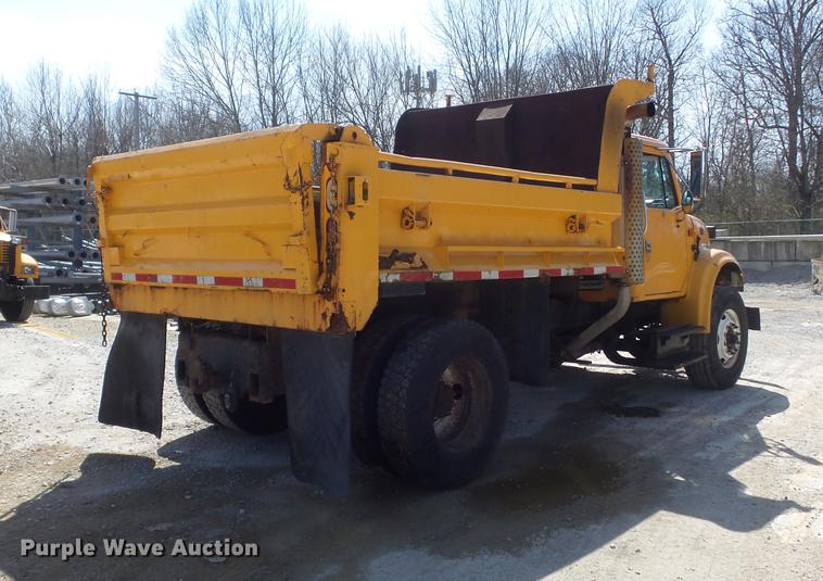 image for item DC7349 2002 International 4900 dump truck
