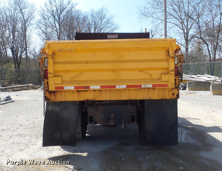 image for item DC7349 2002 International 4900 dump truck