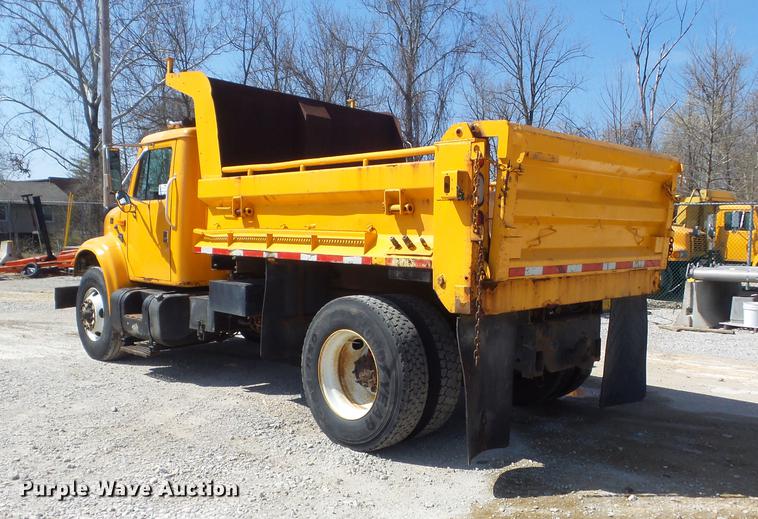 image for item DC7349 2002 International 4900 dump truck