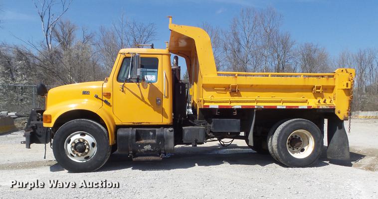 image for item DC7349 2002 International 4900 dump truck
