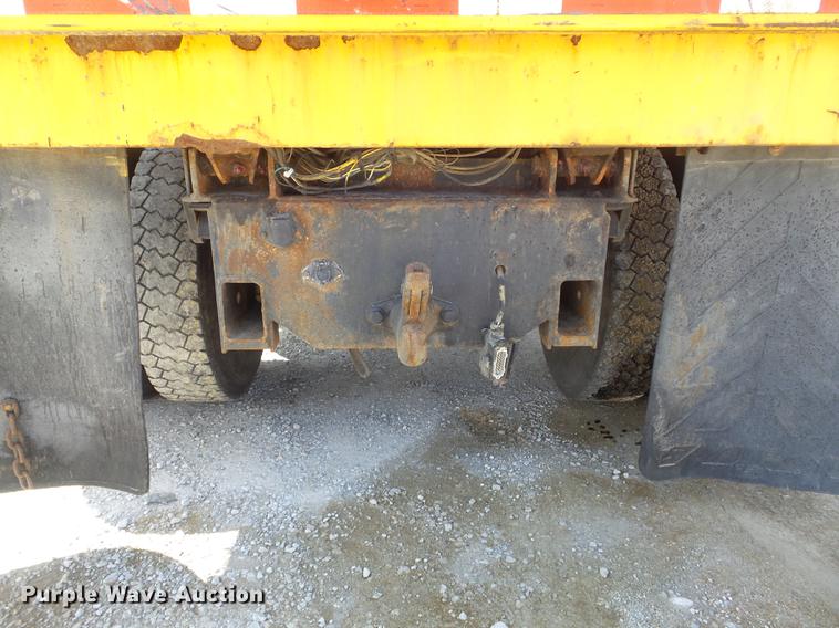 image for item DC7349 2002 International 4900 dump truck