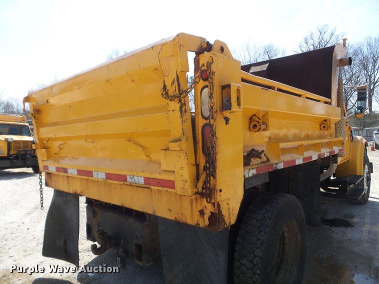 image for item DC7349 2002 International 4900 dump truck
