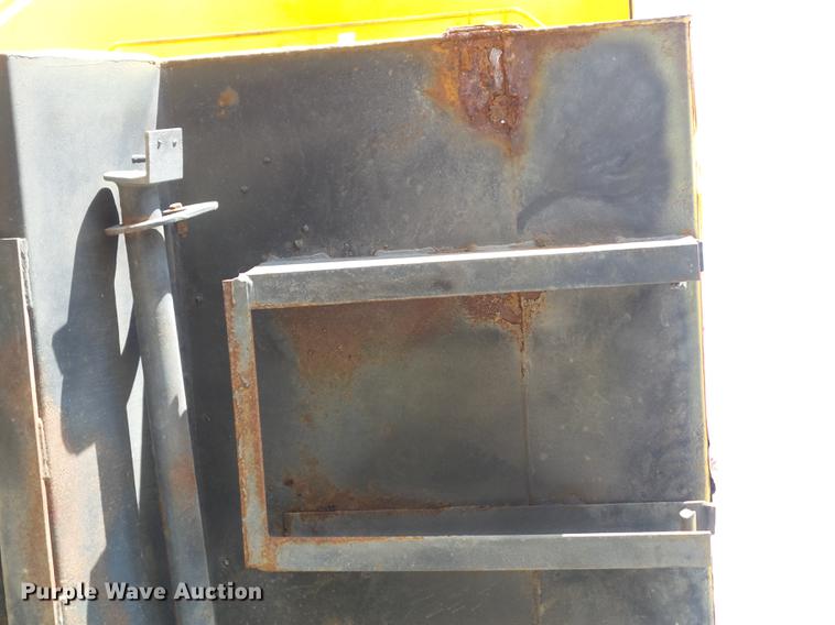 image for item DC7349 2002 International 4900 dump truck