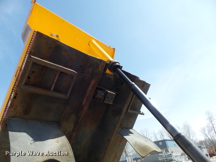 image for item DC7349 2002 International 4900 dump truck