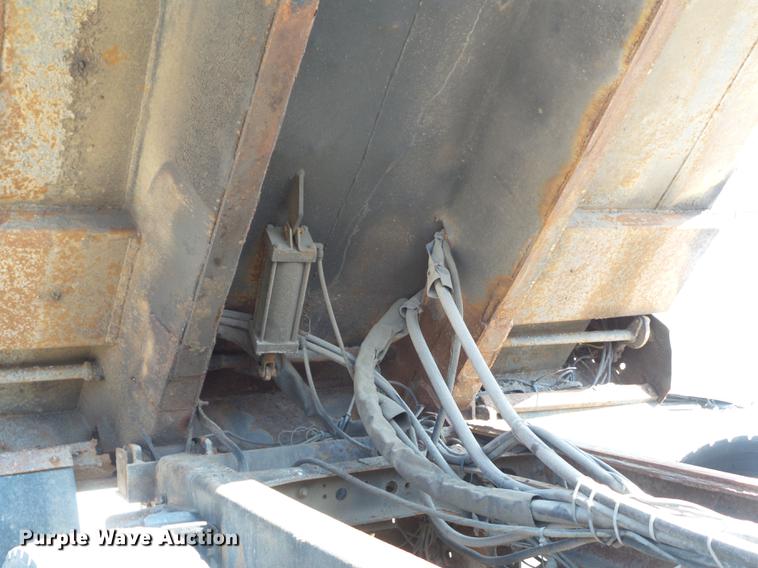 image for item DC7349 2002 International 4900 dump truck