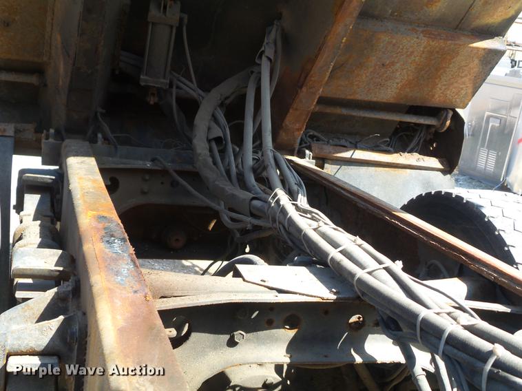 image for item DC7349 2002 International 4900 dump truck