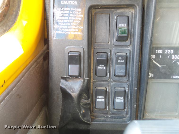 image for item DC7349 2002 International 4900 dump truck