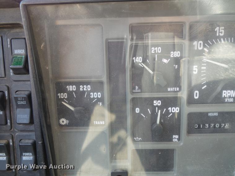 image for item DC7349 2002 International 4900 dump truck