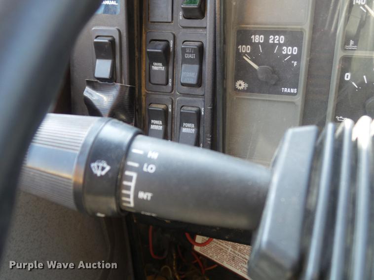 image for item DC7349 2002 International 4900 dump truck