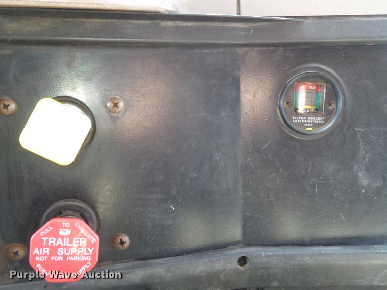 image for item DC7349 2002 International 4900 dump truck