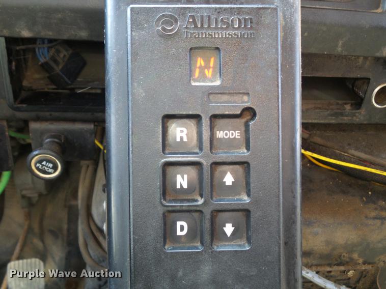 image for item DC7349 2002 International 4900 dump truck