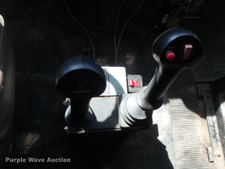 image for item DC7349 2002 International 4900 dump truck