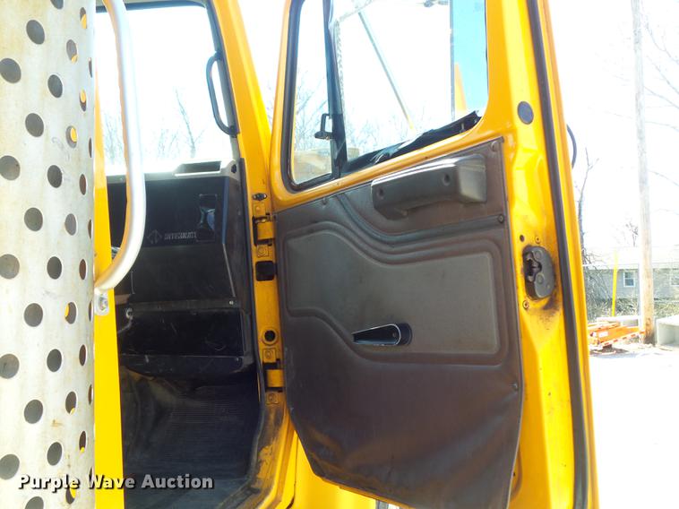 image for item DC7349 2002 International 4900 dump truck