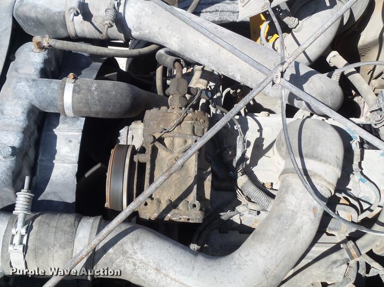 image for item DC7349 2002 International 4900 dump truck