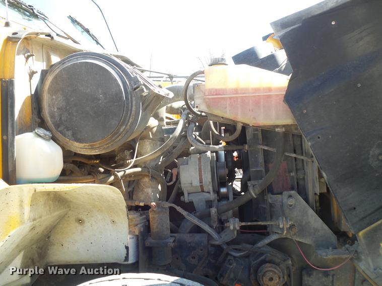 image for item DC7349 2002 International 4900 dump truck