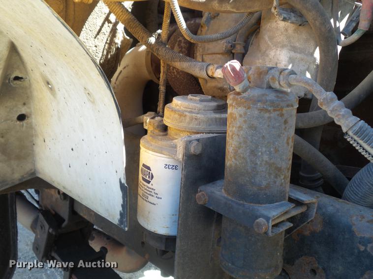 image for item DC7349 2002 International 4900 dump truck