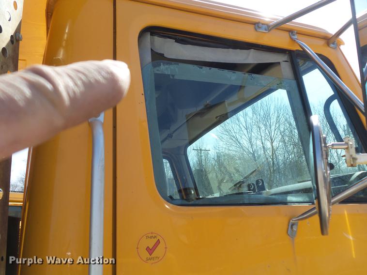 image for item DC7349 2002 International 4900 dump truck