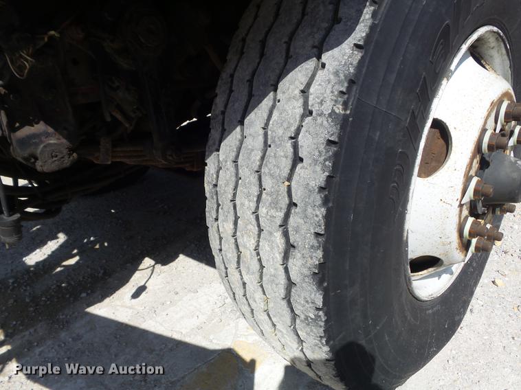 image for item DC7349 2002 International 4900 dump truck