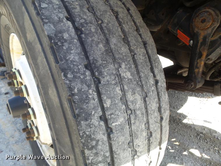 image for item DC7349 2002 International 4900 dump truck