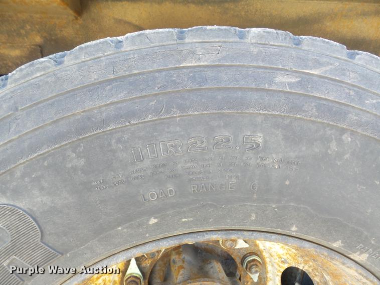 image for item DC7349 2002 International 4900 dump truck