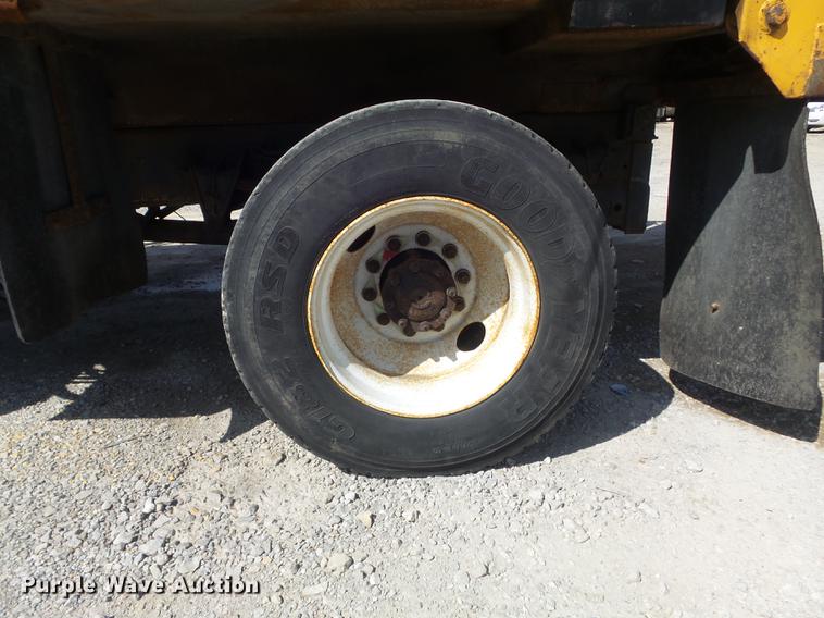 image for item DC7349 2002 International 4900 dump truck